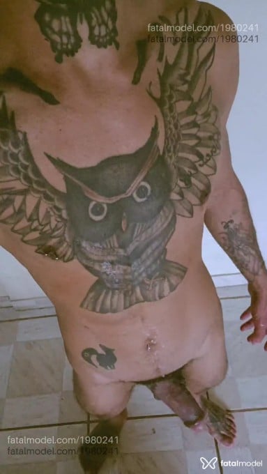 Acompanhante homem morena (o) de olhos pretos em Cariacica Acompanhante homem morena (o) de olhos pretos em Cariacica - Tatuadota