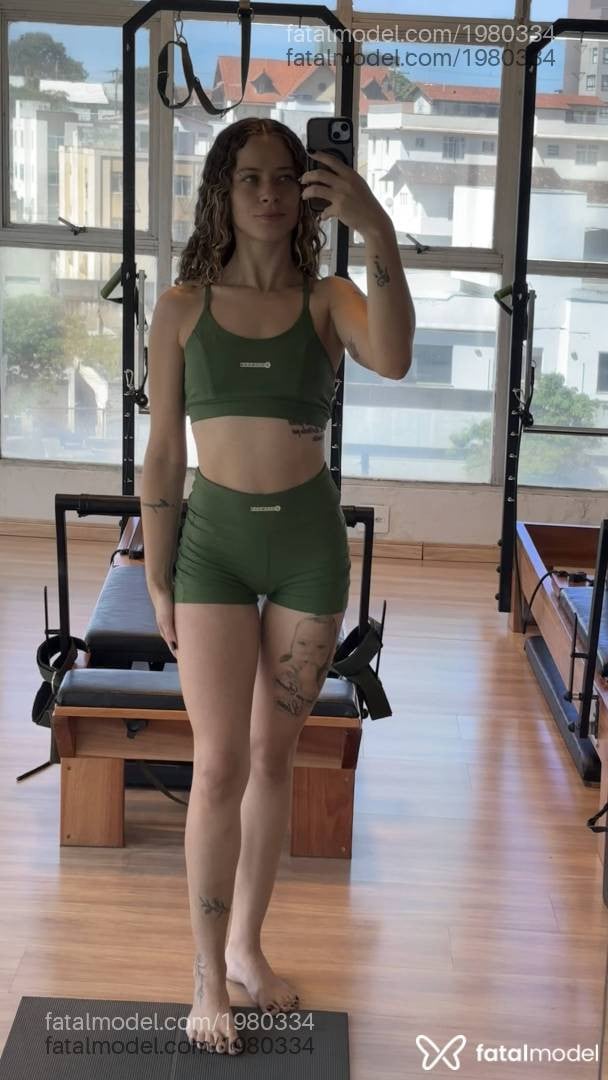 Acompanhante mulher loira (o) de olhos verdes - Malu