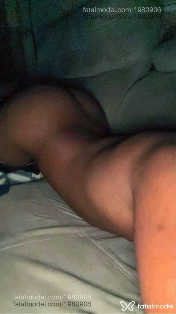 Acompanhante homem morena (o) de olhos castanhos em Niterói - João