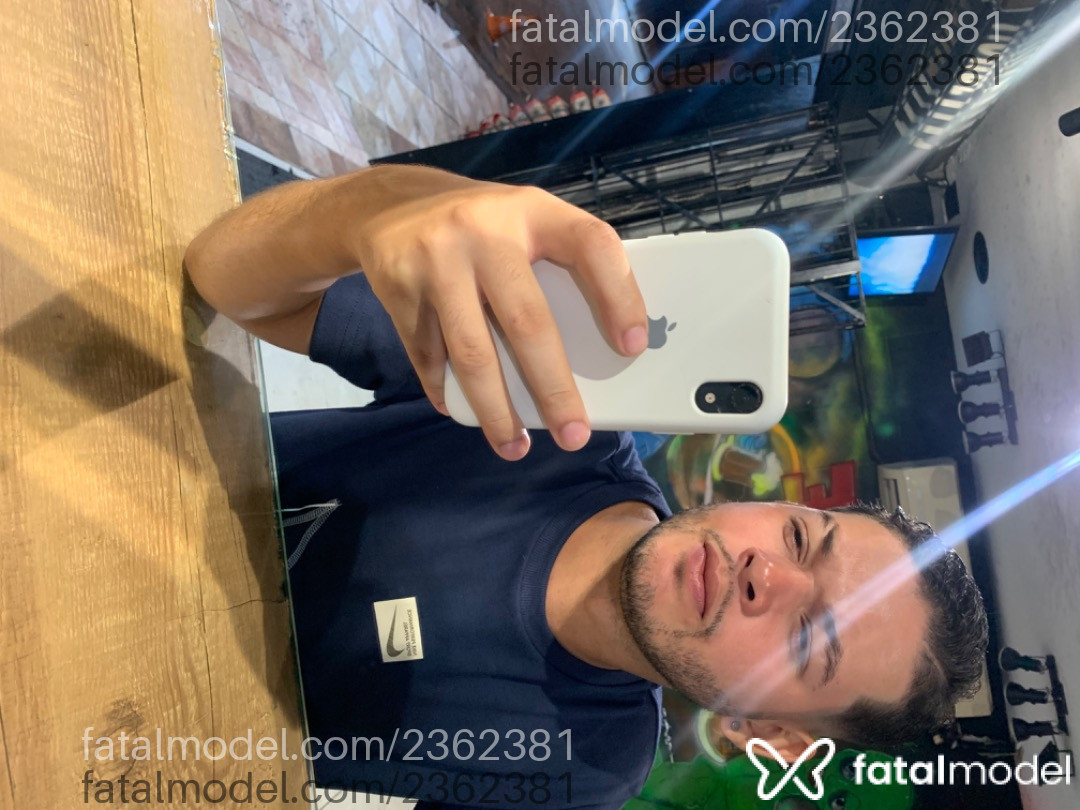 Acompanhante homem com cabelo castanho de olhos castanhos - Bebezão