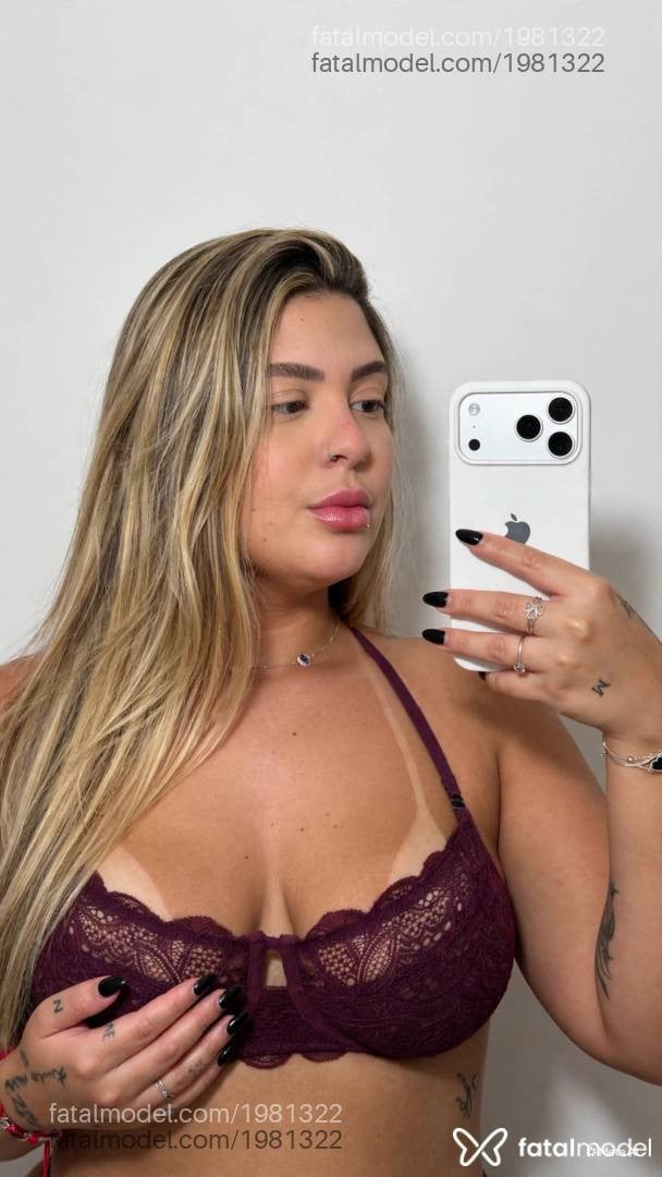 Acompanhante mulher loira (o) de olhos pretos - Jady