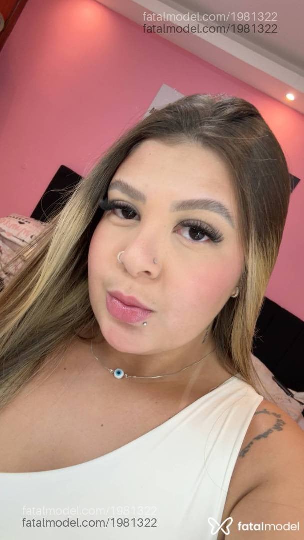 Acompanhante mulher loira (o) de olhos pretos - Jady
