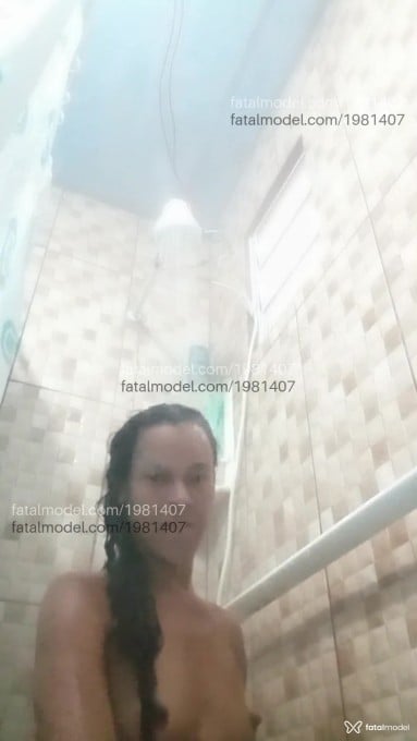 Acompanhante mulher trans com cabelo castanho de olhos castanhos - Roberta Duval Acompanhante mulher trans com cabelo castanho de olhos castanhos - Roberta Duval