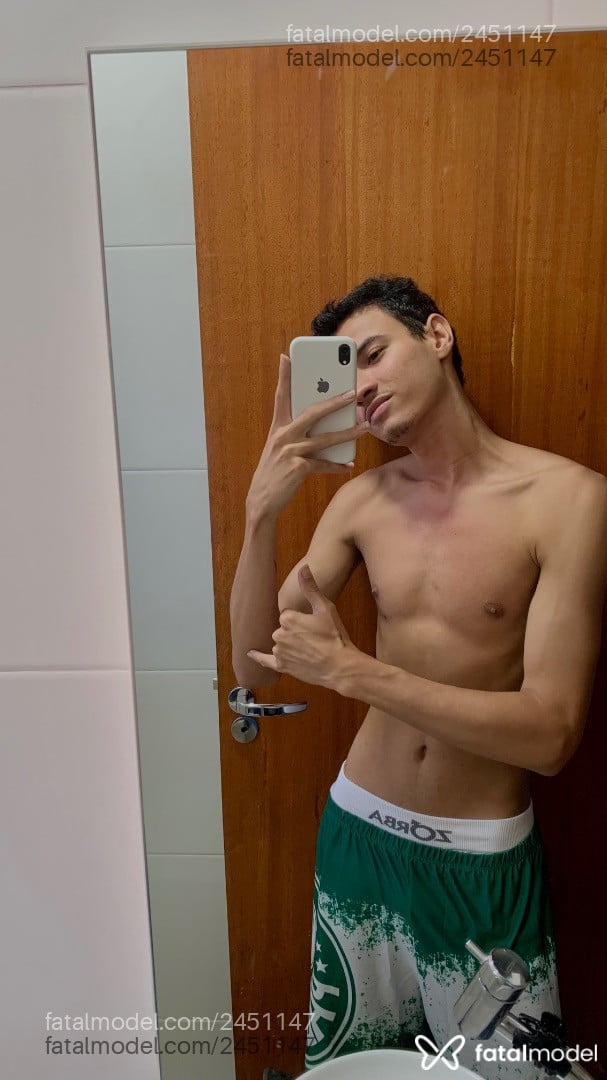 Acompanhante homem morena (o) de olhos castanhos - Wellington