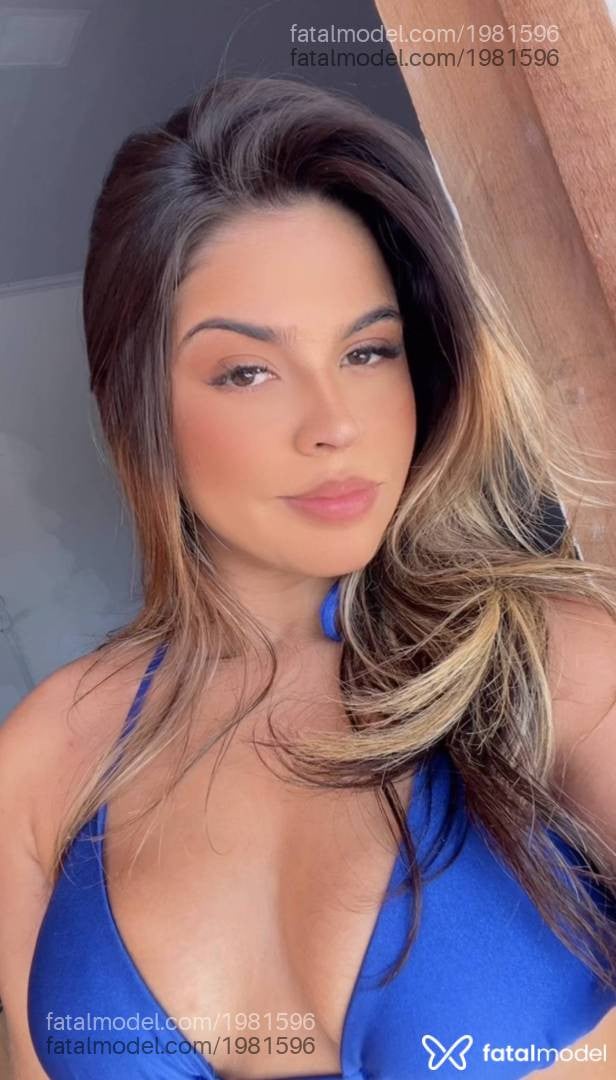 Acompanhante mulher loira (o) de olhos castanhos - Mari