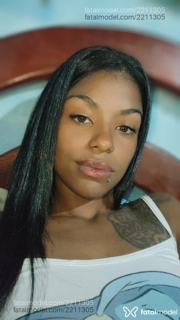 Acompanhante mulher morena (o) de olhos castanhos - Any