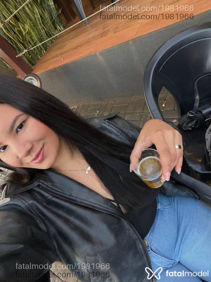Acompanhante mulher morena (o) de olhos castanhos - Emilly