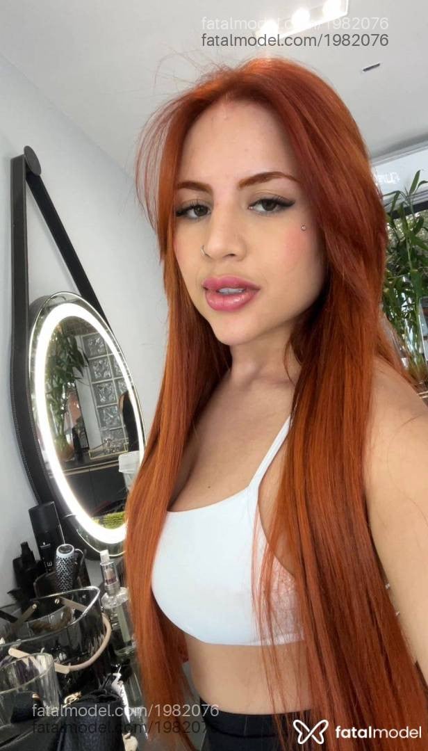 Acompanhante mulher ruiva (o) de olhos verdes - Hanna Gomes