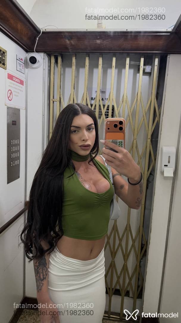 Acompanhante mulher trans morena (o) de olhos mel - Stella