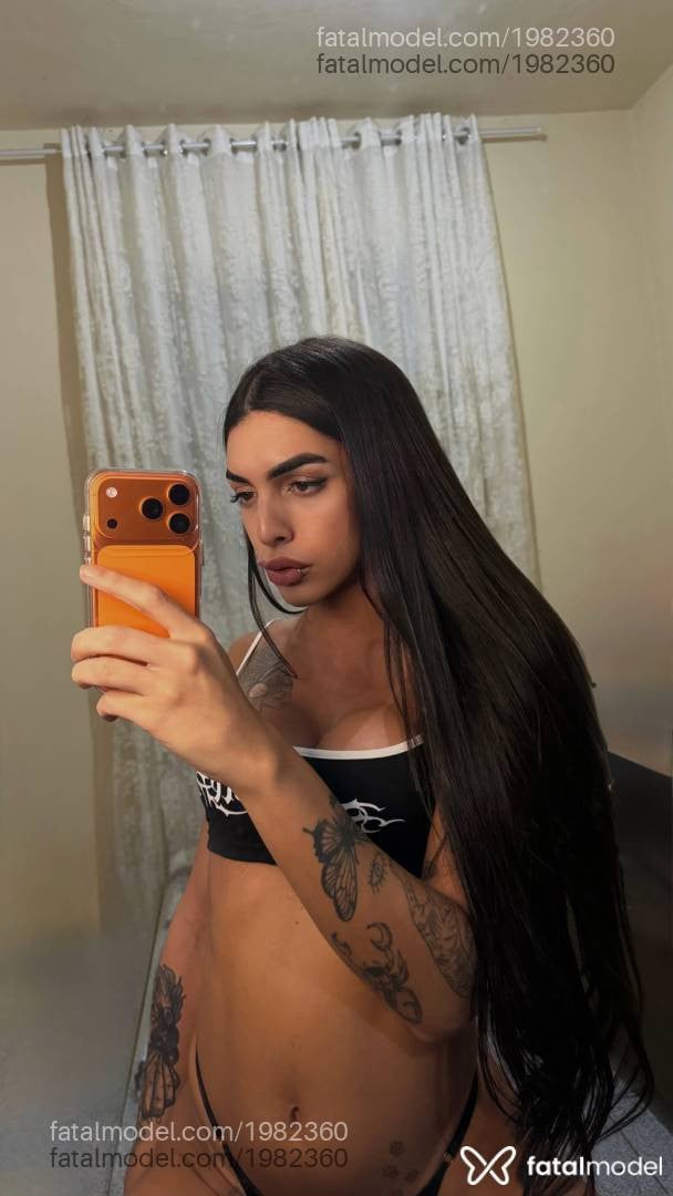Acompanhante mulher trans morena (o) de olhos mel em Macaé - Stella