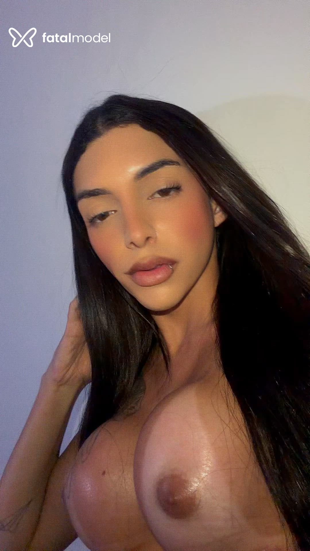 Acompanhante mulher trans morena (o) de olhos mel em Macaé - Stella