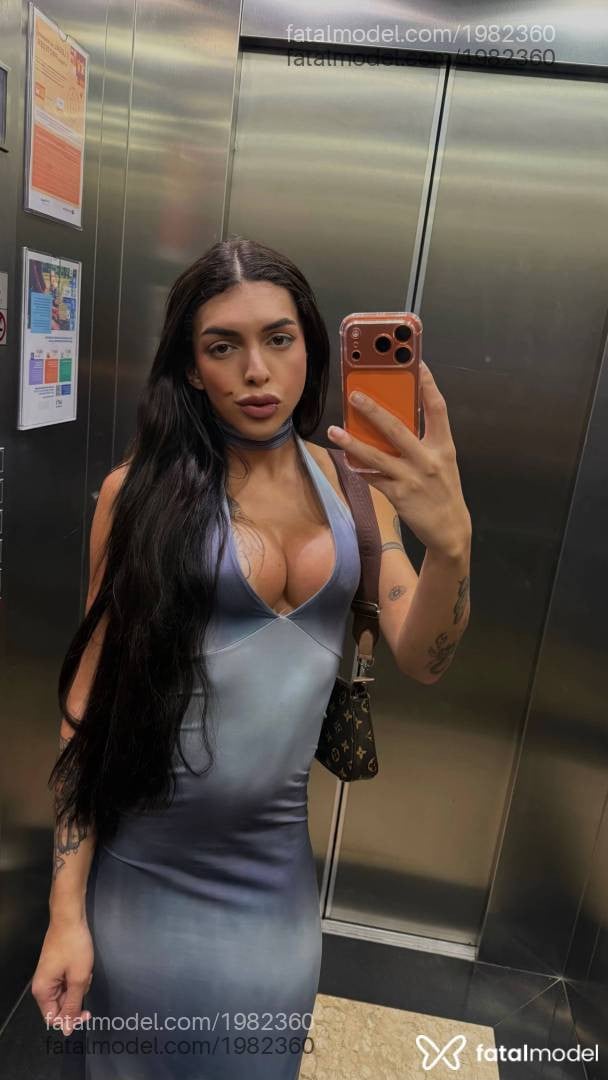 Acompanhante mulher trans morena (o) de olhos mel em Macaé - Stella