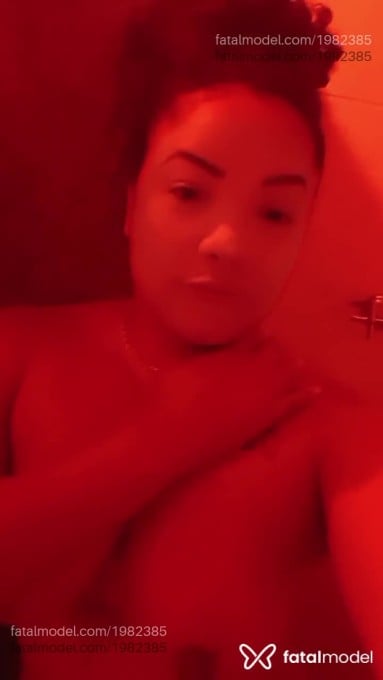 Acompanhante mulher com cabelo castanho de olhos castanhos em Domingos Martins Acompanhante mulher com cabelo castanho de olhos castanhos em Domingos Martins - Analym