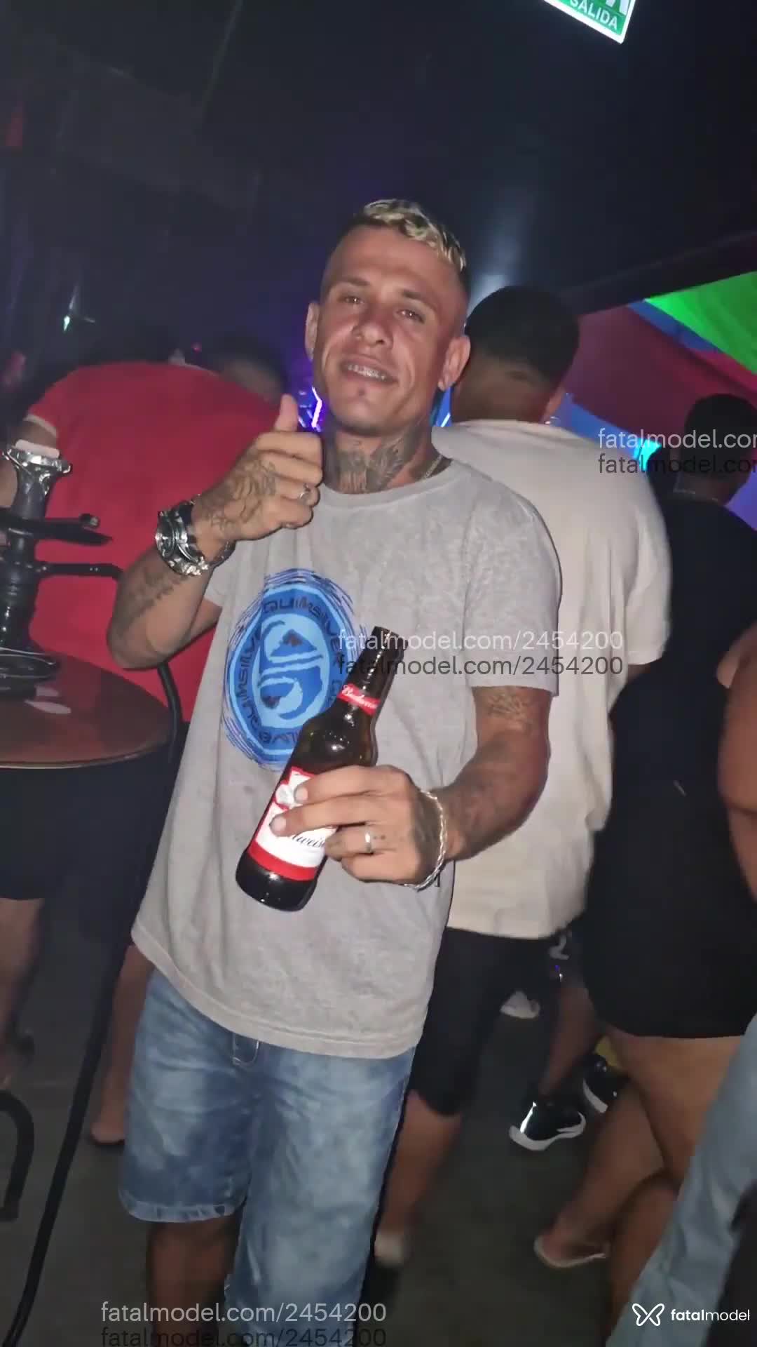 Acompanhante homem loira (o) de olhos azuis - Dionatan Acompanhante homem loira (o) de olhos azuis - Dionatan