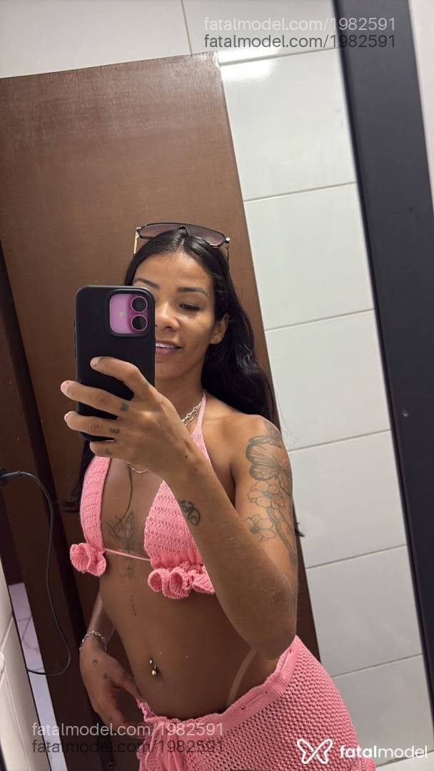 Acompanhante mulher com cabelo castanho de olhos castanhos - NICOLLE