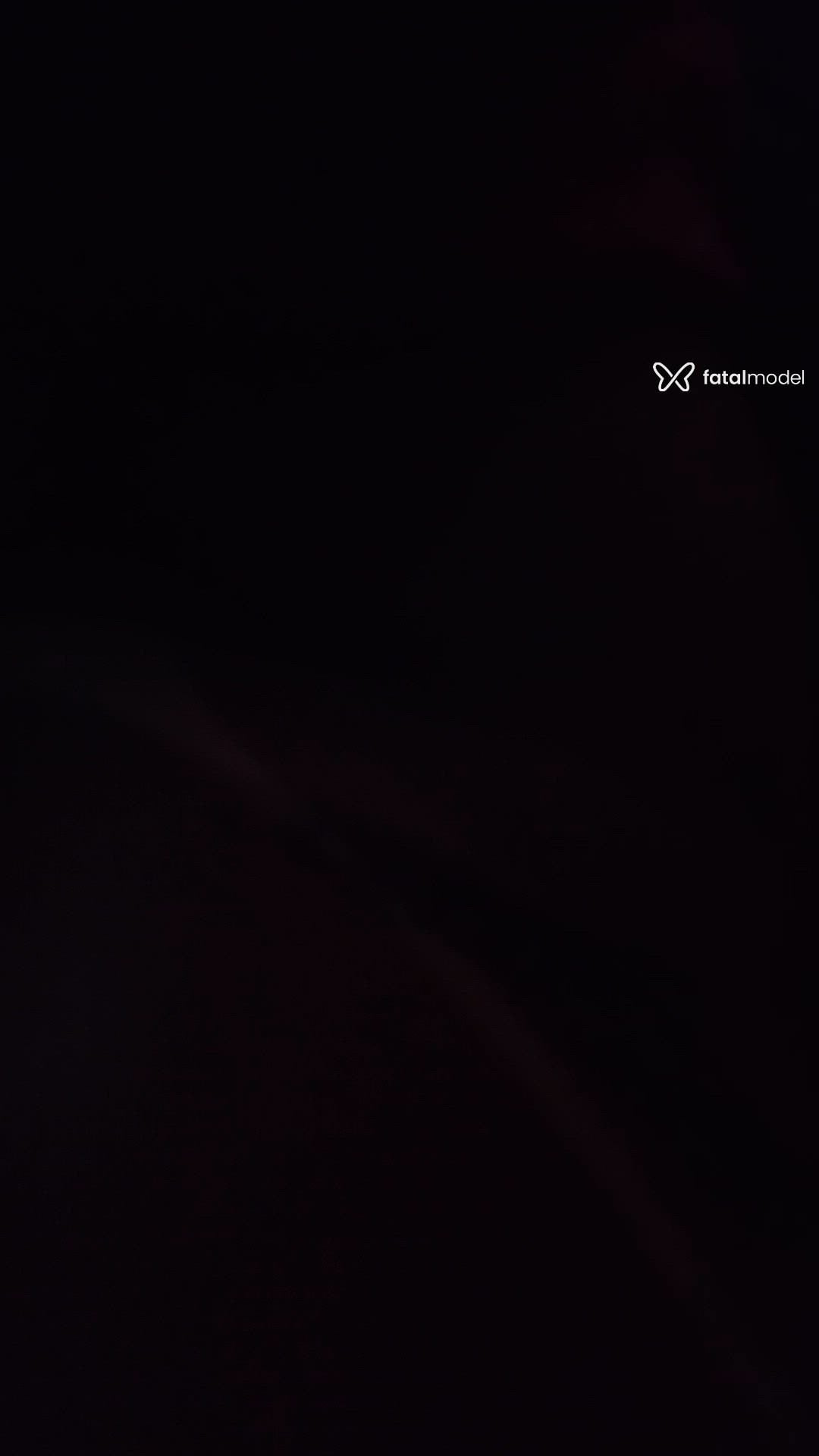 Acompanhante mulher com cabelo castanho de olhos castanhos - NICOLLE