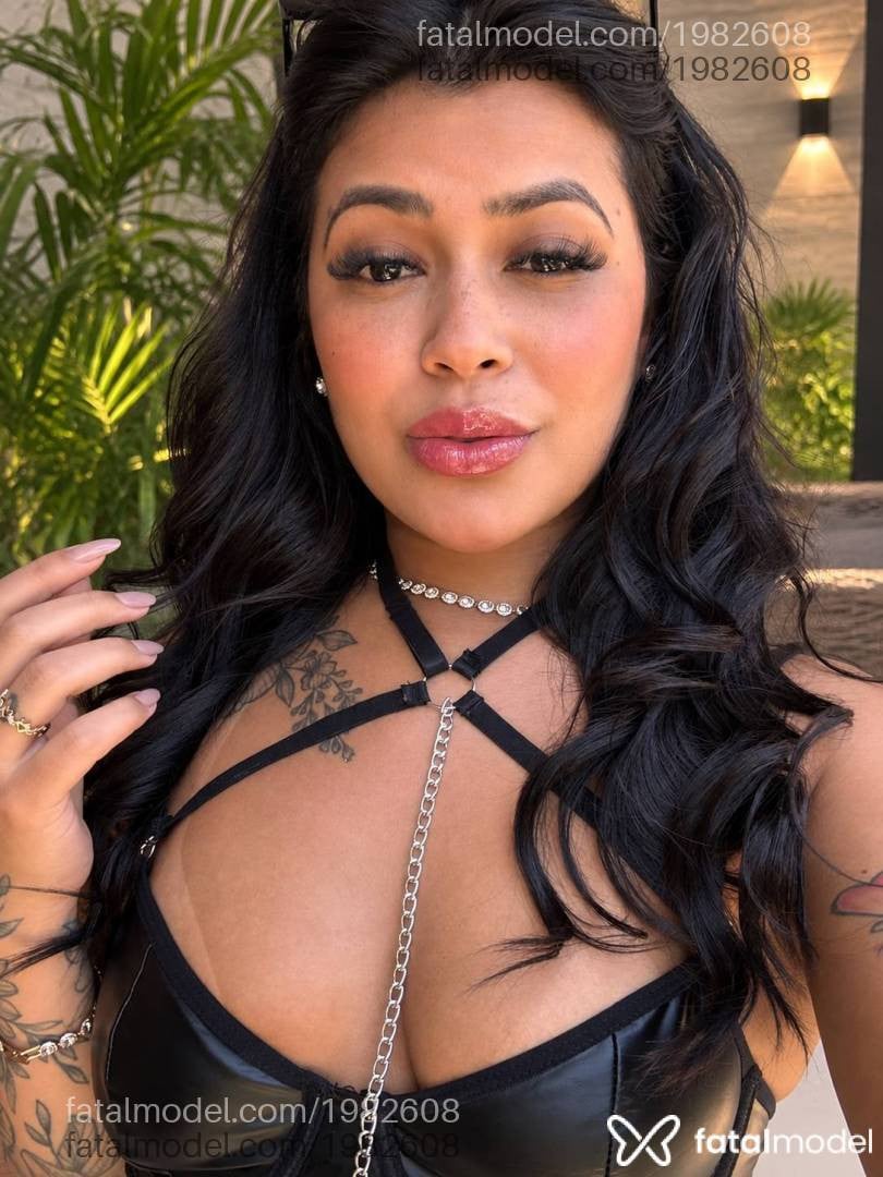 Acompanhante mulher morena (o) de olhos castanhos - Karen