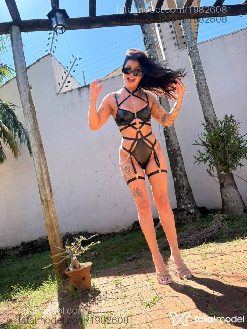 Acompanhante mulher morena (o) de olhos castanhos - Karen
