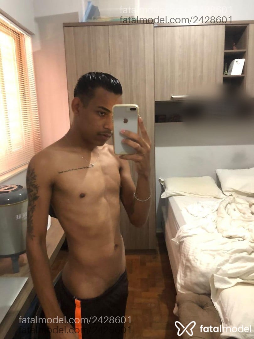 Acompanhante homem morena (o) de olhos castanhos em Adamantina Acompanhante homem morena (o) de olhos castanhos em Adamantina - Moreninho