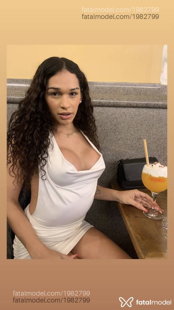 Acompanhante mulher trans com cabelo castanho de olhos pretos em São Paulo - Isa