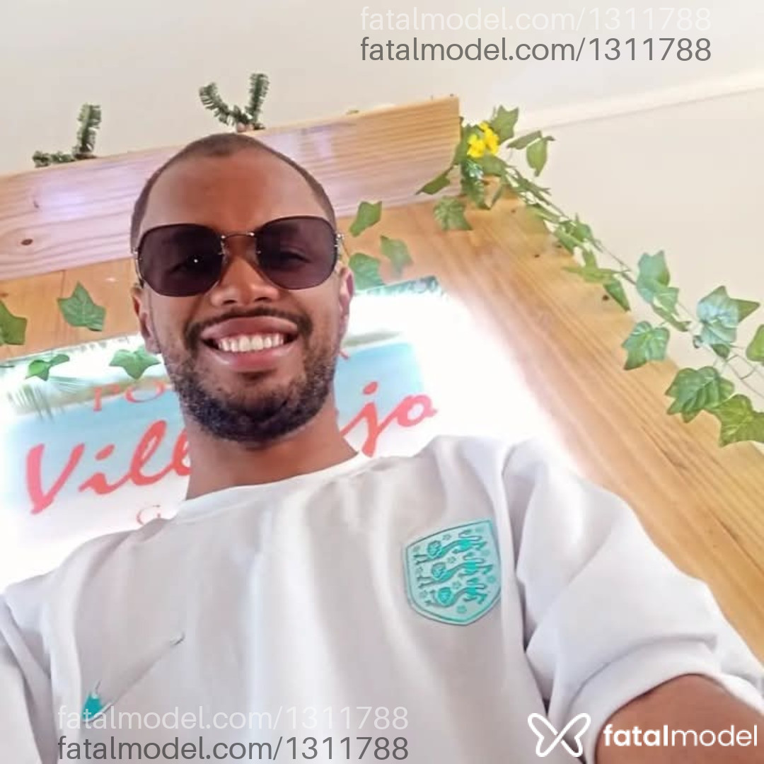 Acompanhante homem morena (o) de olhos castanhos - Leandro