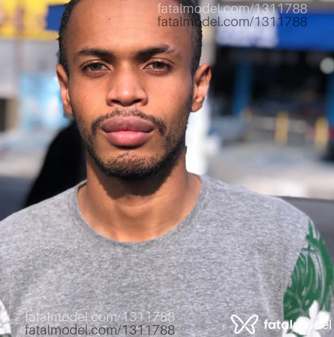 Acompanhante homem morena (o) de olhos castanhos - Leandro