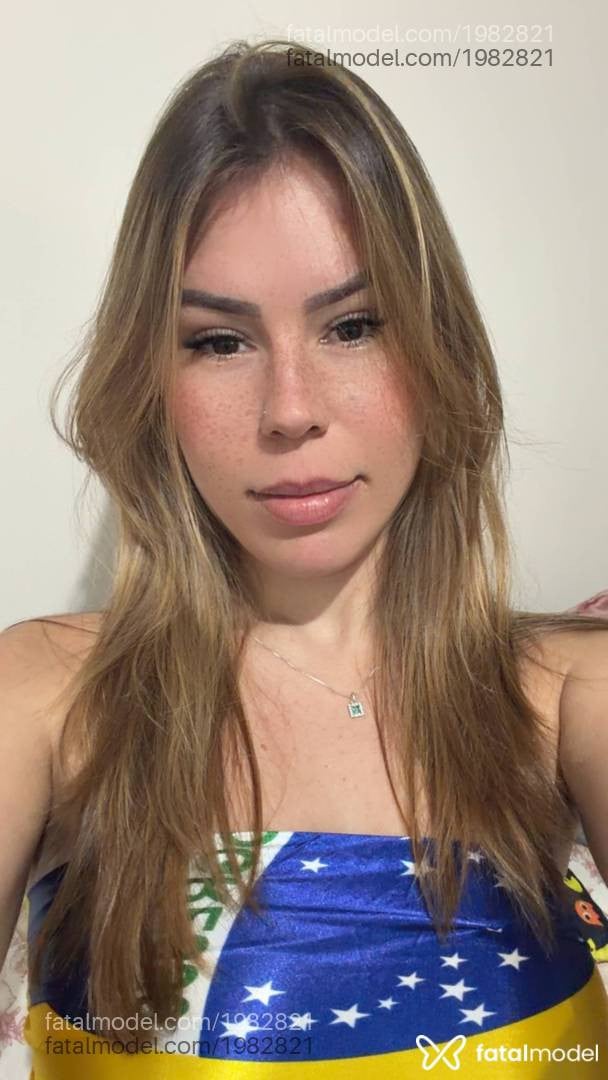 Acompanhante mulher loira (o) de olhos castanhos em Joinville - Paola Stazaki