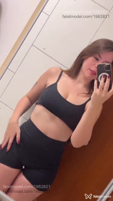 Acompanhante mulher loira (o) de olhos castanhos em Joinville - Paola Stazaki