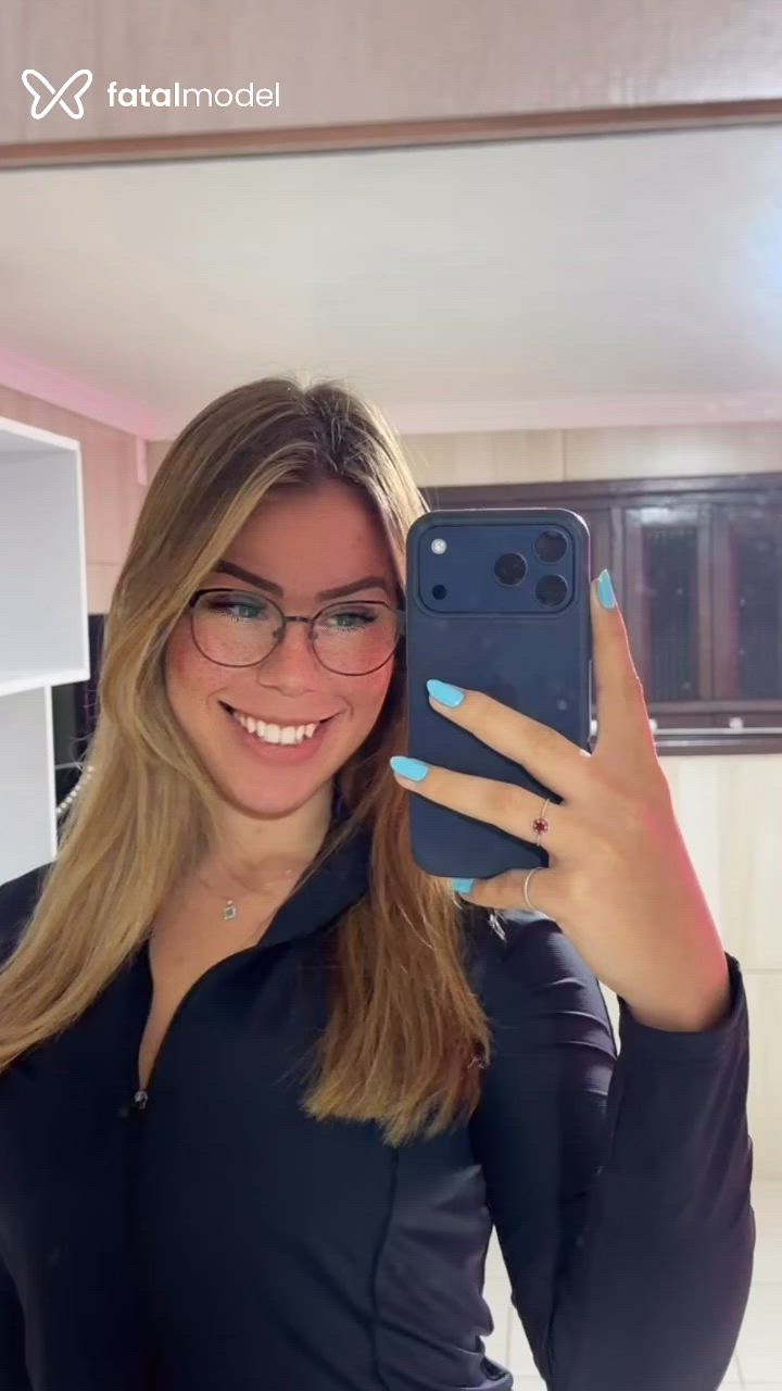 Acompanhante mulher loira (o) de olhos castanhos - Paola Stazaki Acompanhante mulher loira (o) de olhos castanhos - Paola Stazaki