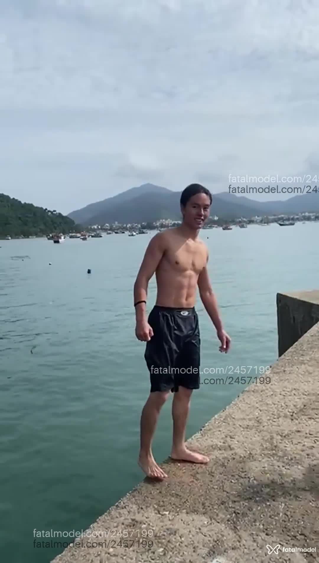 Acompanhante homem com cabelo castanho de olhos castanhos em Ubatuba - Raiotô
