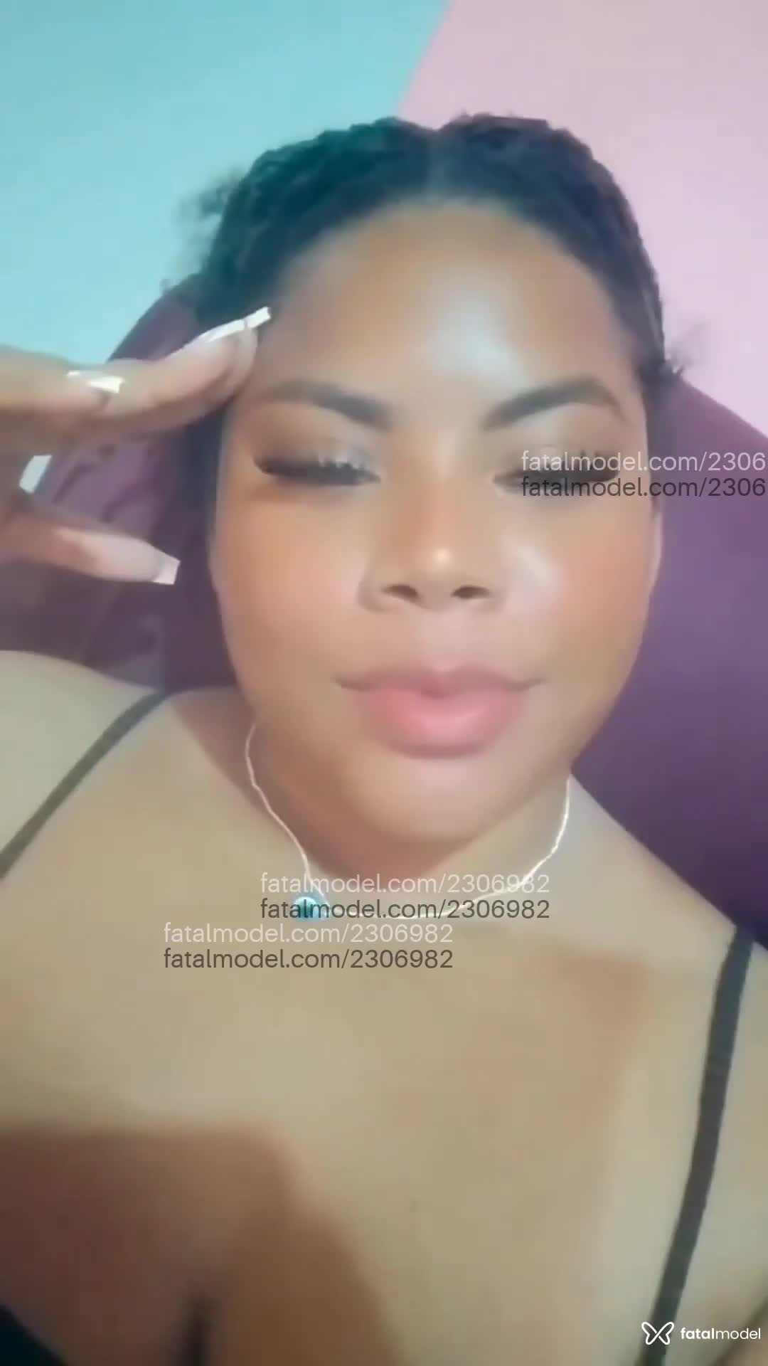 Acompanhante mulher morena (o) de olhos pretos em Salvador - Preta