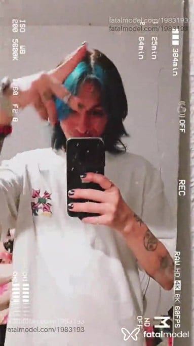 Acompanhante homem com cabelo colorido de olhos castanhos em Goiânia Acompanhante homem com cabelo colorido de olhos castanhos em Goiânia - Fenboy
