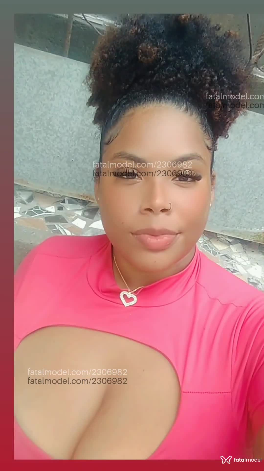 Acompanhante mulher morena (o) de olhos pretos em Salvador - Preta