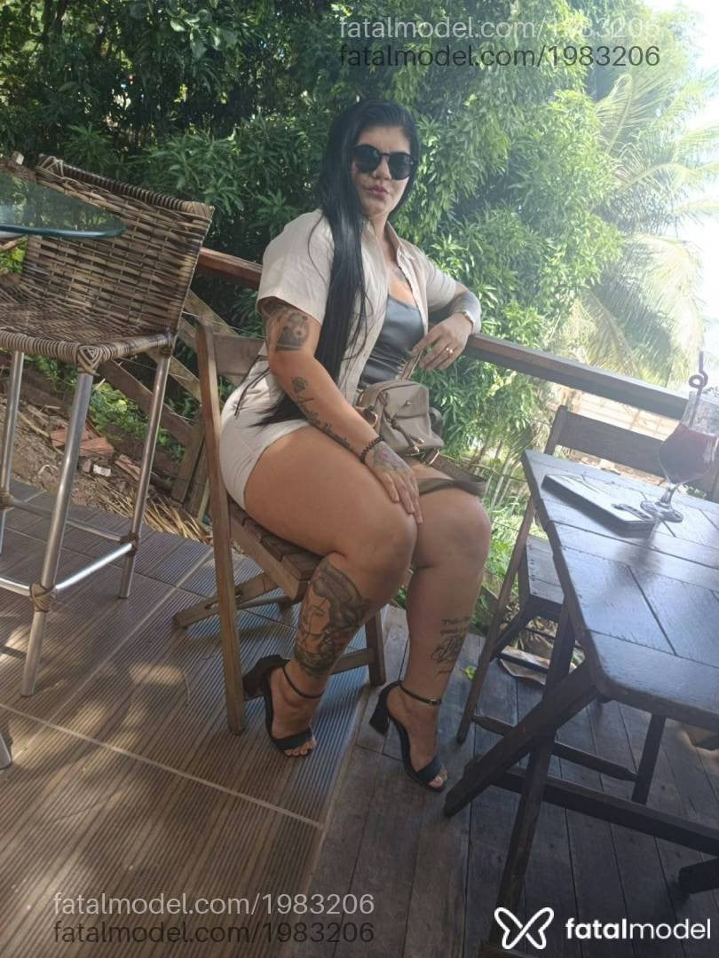 Acompanhante mulher morena (o) de olhos castanhos - Izabella Falconi