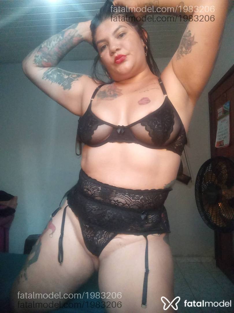 Acompanhante mulher morena (o) de olhos castanhos - Izabella Falconi