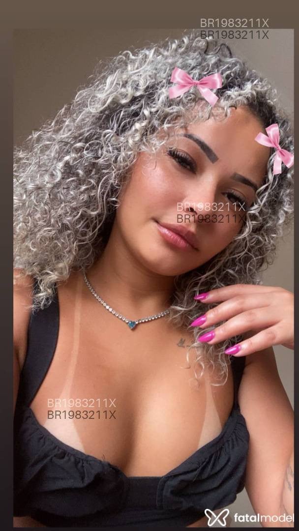 Acompanhante mulher com cabelo colorido de olhos castanhos em Ourinhos - Mel