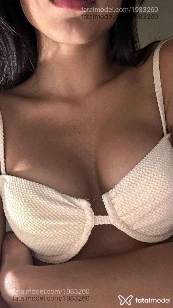 Acompanhante mulher morena (o) de olhos pretos - Bruna