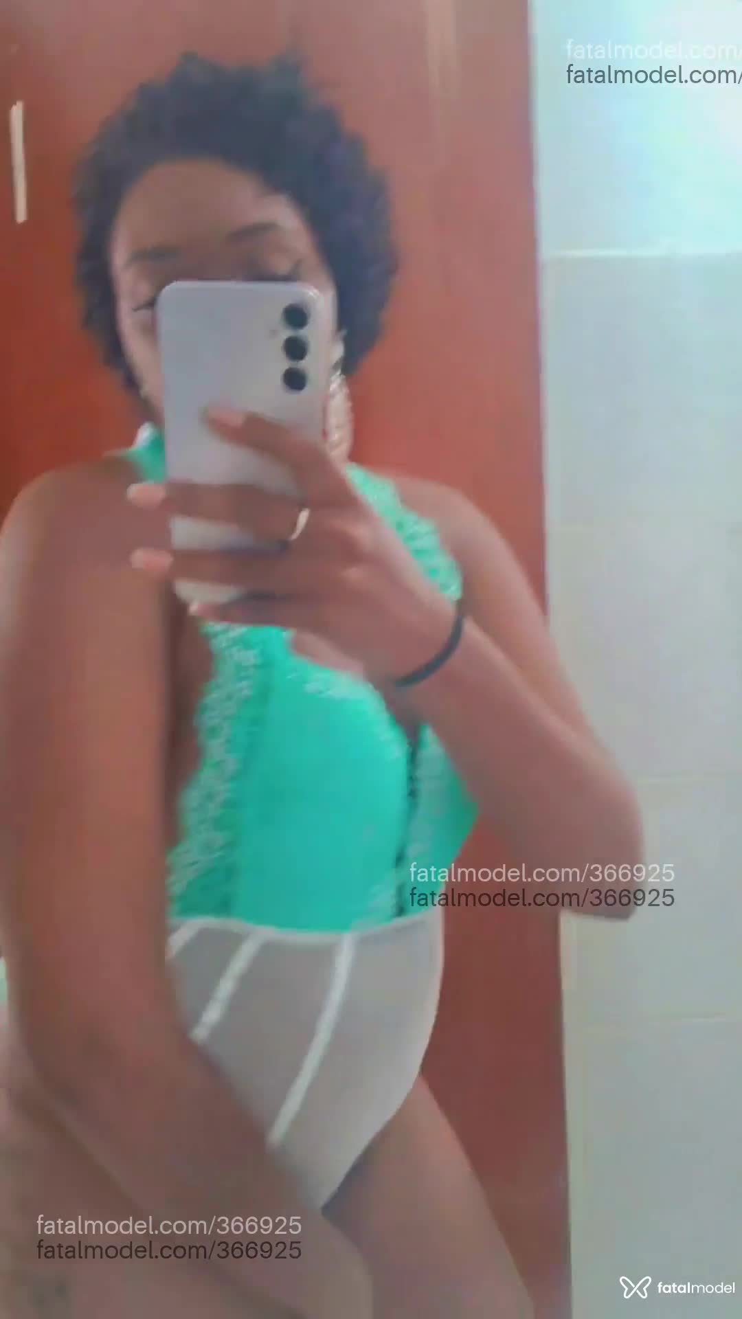 Acompanhante mulher com cabelo castanho de olhos castanhos - Pérola Negra