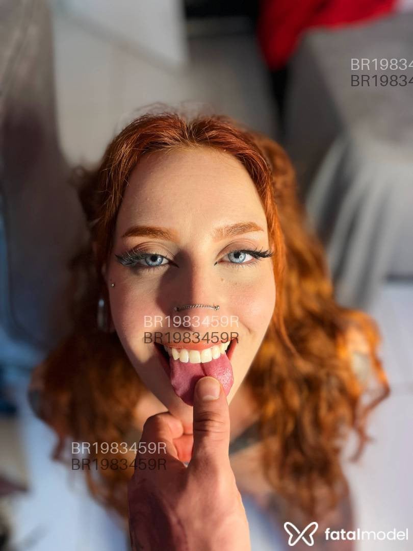 Acompanhante mulher ruiva (o) de olhos castanhos em Virtual Acompanhante mulher ruiva (o) de olhos castanhos em Virtual - Xeque Mate