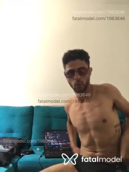 Acompanhante homem com cabelo castanho de olhos castanhos em Virtual - Gui Ferraz