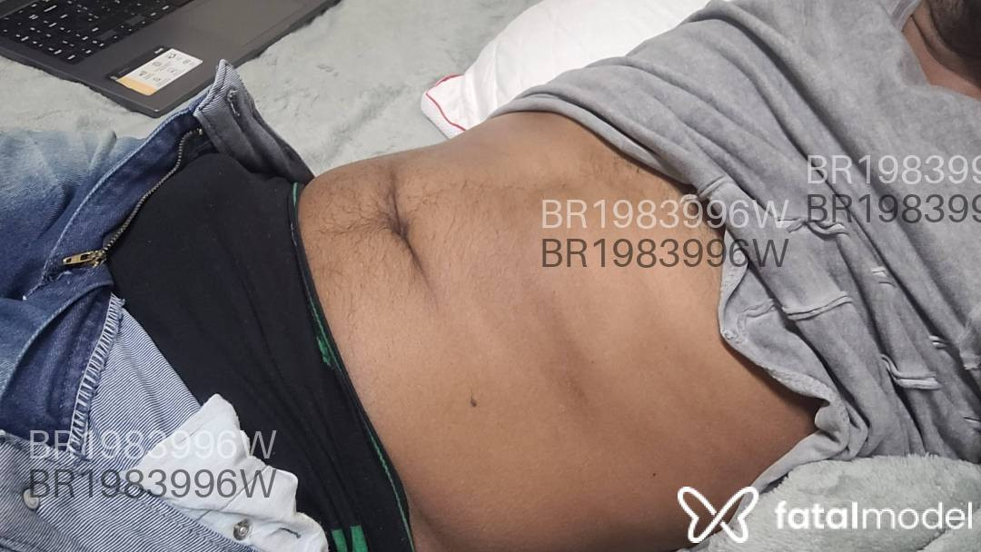 Acompanhante homem morena (o) de olhos pretos em Virtual - Silva