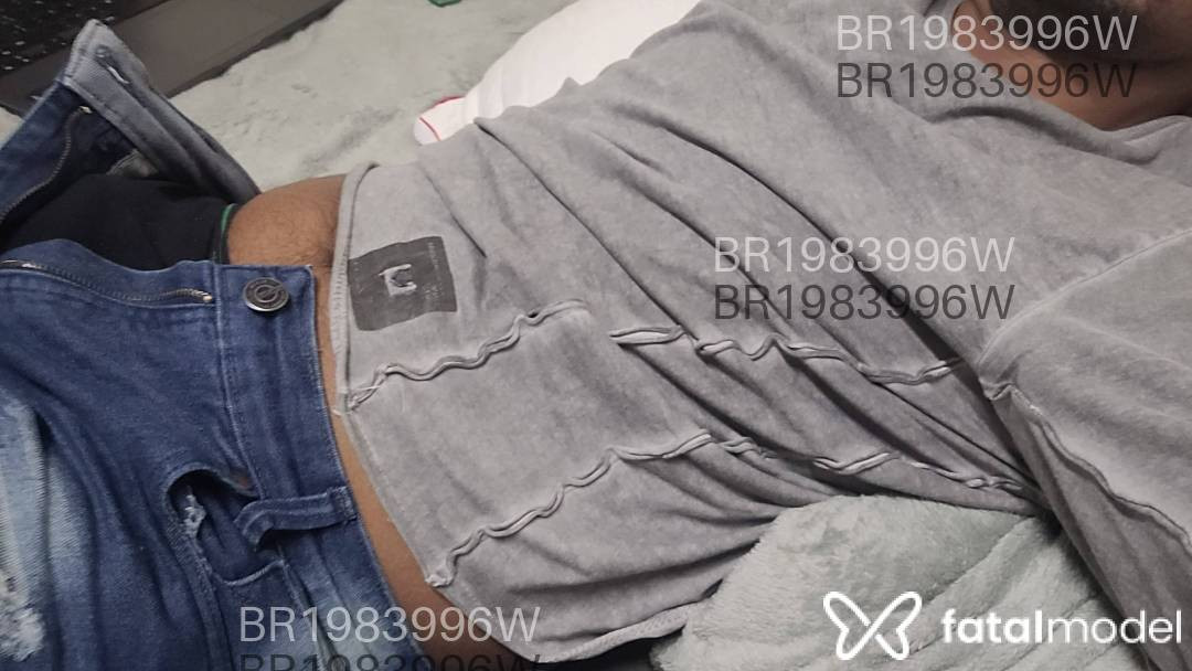 Acompanhante homem morena (o) de olhos pretos em Virtual - Silva