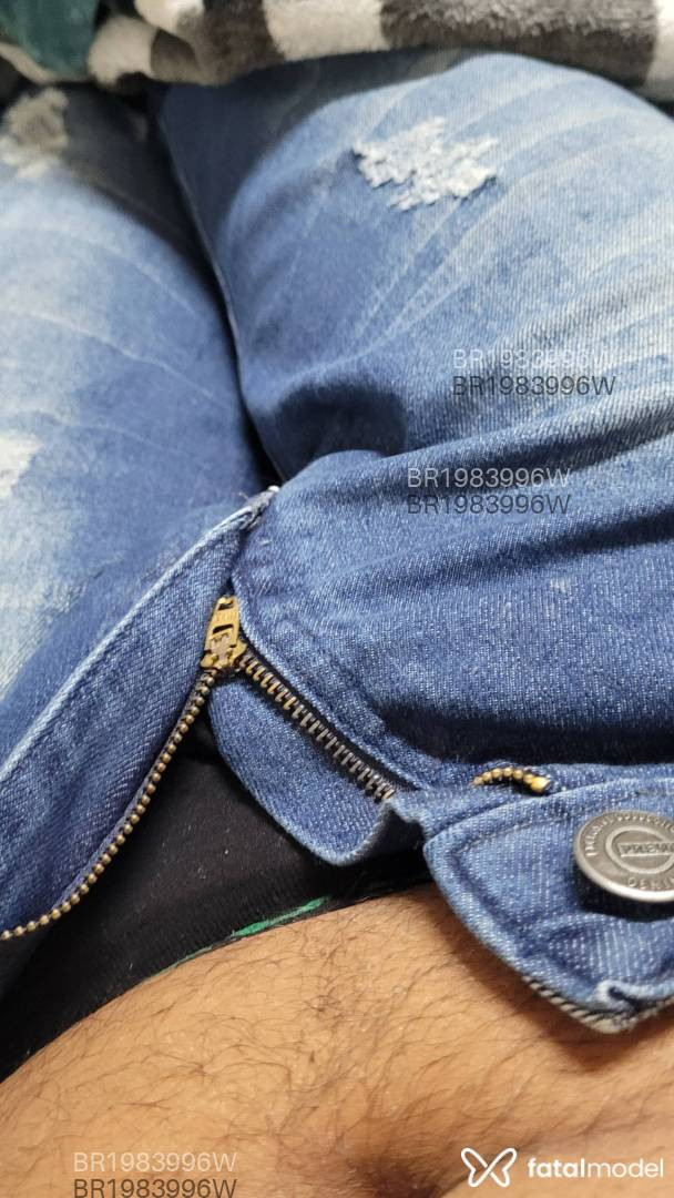 Acompanhante homem morena (o) de olhos pretos em Virtual - Silva