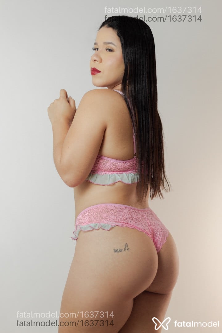 Acompanhante mulher morena (o) de olhos pretos - Suzy Oliveira Acompanhante mulher morena (o) de olhos pretos - Suzy Oliveira