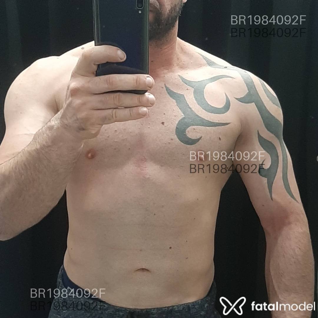 Acompanhante homem com cabelo castanho de olhos castanhos em São José - Predador