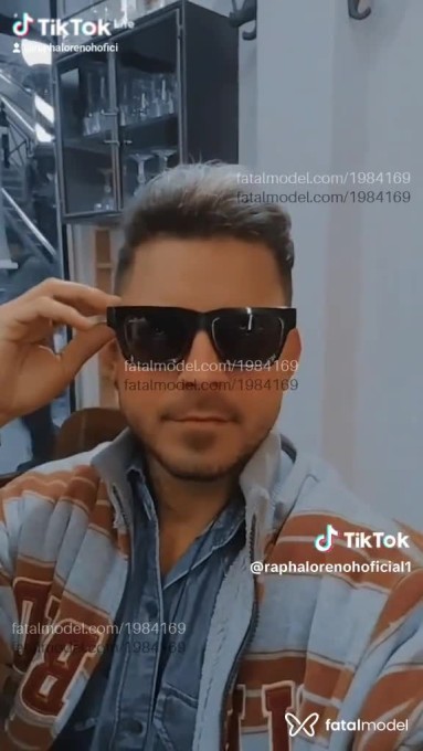 Acompanhante homem com cabelo castanho de olhos castanhos - Jhon Ferrari Acompanhante homem com cabelo castanho de olhos castanhos - Jhon Ferrari