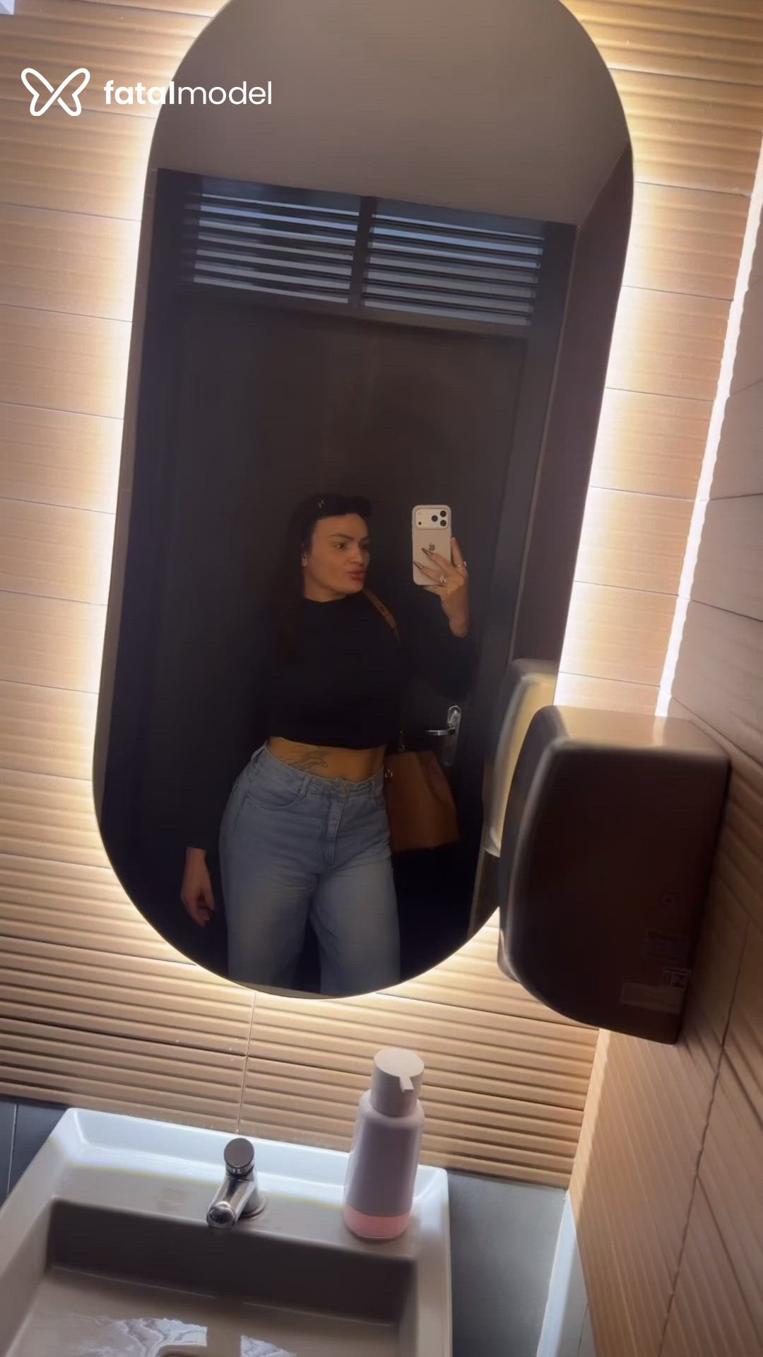 Acompanhante mulher trans com cabelo castanho de olhos castanhos em Iguatu Acompanhante mulher trans com cabelo castanho de olhos castanhos em Iguatu - Sabrina Ketlen