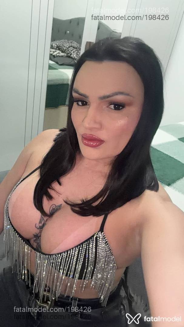 Acompanhante mulher trans com cabelo castanho de olhos castanhos - Sabrina Ketlen