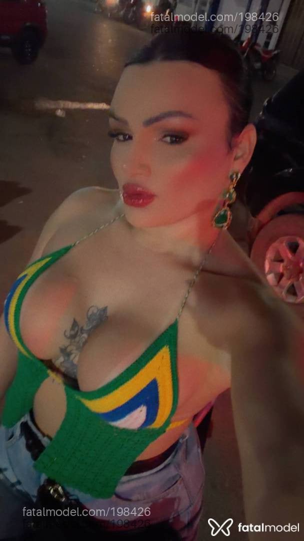 Acompanhante mulher trans com cabelo castanho de olhos castanhos em Iguatu - Sabrina Ketlen