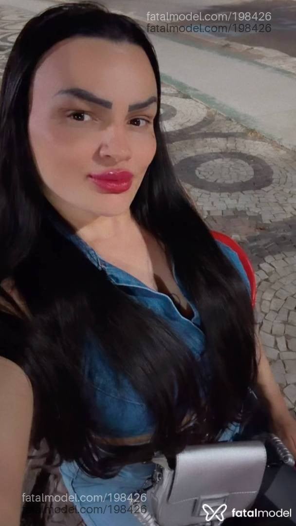Acompanhante mulher trans com cabelo castanho de olhos castanhos - Sabrina Ketlen